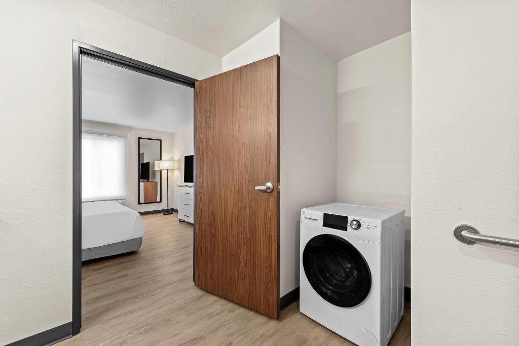 Everhome Suites Brownsville - Superior King Suite - Non-Smoking