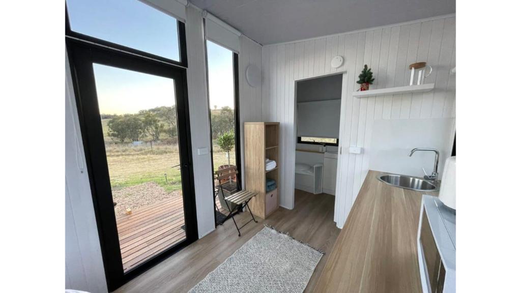 Kuchyň nebo kuchyňský kout v ubytování Little Argyle Tiny House by Tiny Away