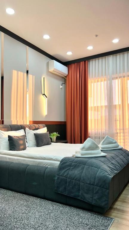 Postel nebo postele na pokoji v ubytování Suncor Hotel