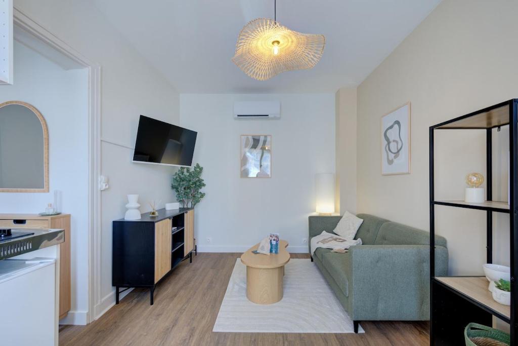 Μια τηλεόραση ή/και κέντρο ψυχαγωγίας στο Central - 800 m Gare - Parking - Climatisé