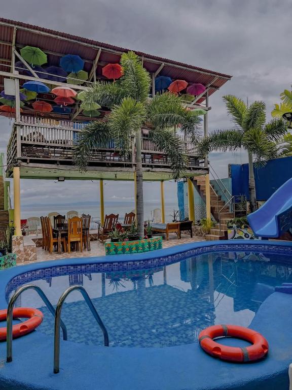 Bazén v ubytování Sascha's Resort Oslob nebo v jeho okolí
