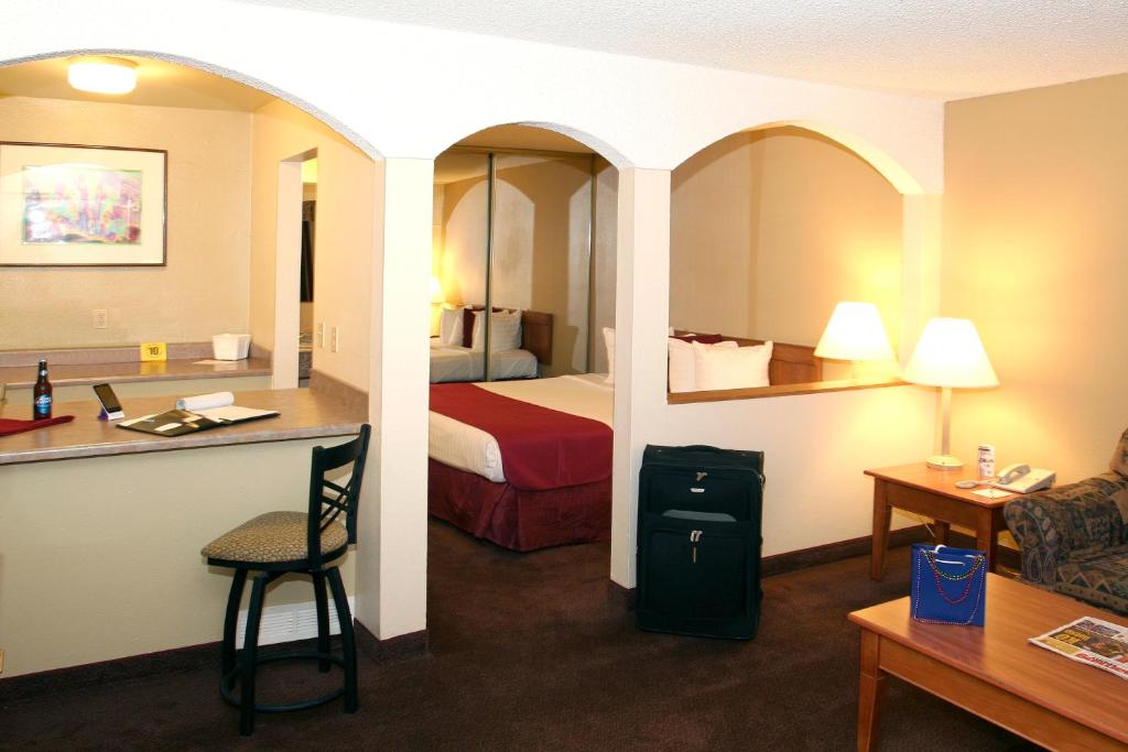 Mardi Gras Hotel & Casino photo