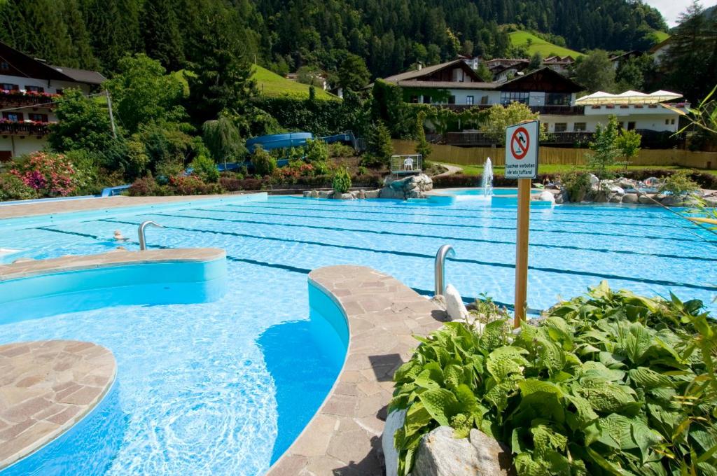 Bazén v ubytování Apartments Hubertus bei Meran nebo v jeho okolí