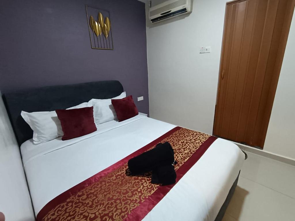 Postel nebo postele na pokoji v ubytování L Ferringhi Hotel