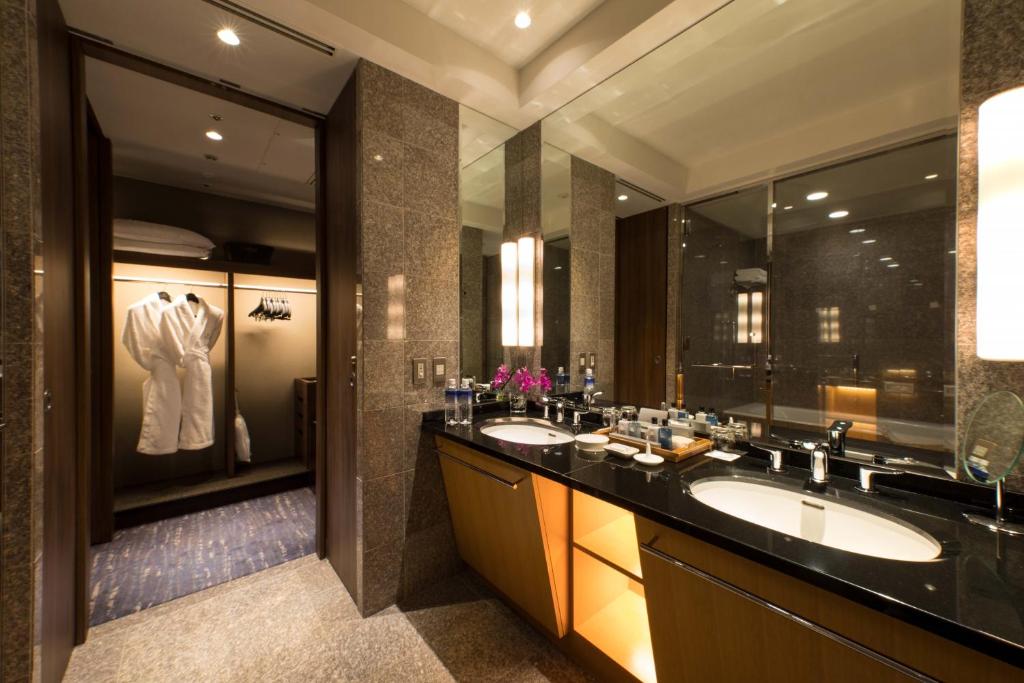 a bathroom with two sinks and a large mirror at Cerulean Tower Tokyu Hotel, A Pan Pacific Partner Hotel in Tokyo
