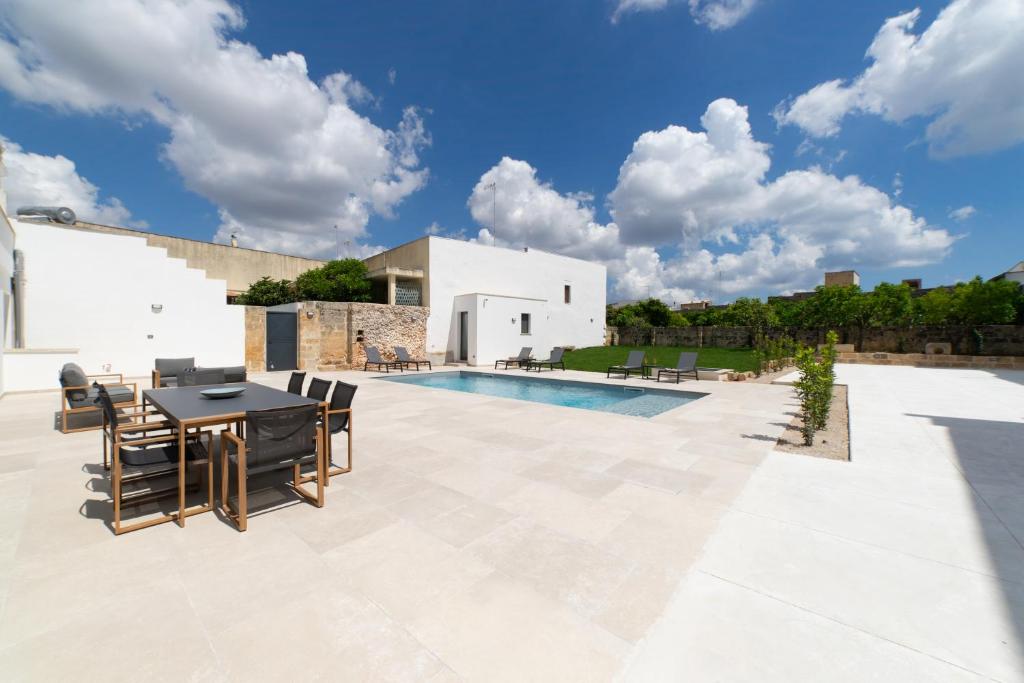 Bazén v ubytování Villa Nara Luxury - Private Pool - 16 guest nebo v jeho okolí