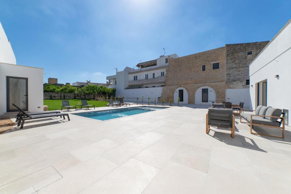 Bazén v ubytování Villa Nara Luxury - Private Pool - 16 guest nebo v jeho okolí