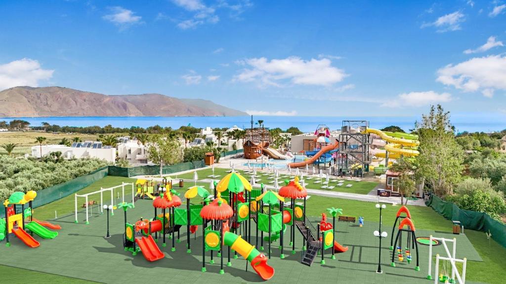 Herní místnost nebo prostor pro děti v ubytování Georgioupolis Suites & Aqua Park