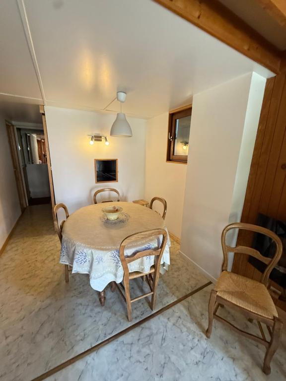 Posezení v ubytování Les Chalets de Barcelonnette