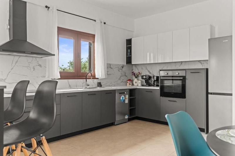 A kitchen or kitchenette at MD Residence with private jacuzzi near the beach