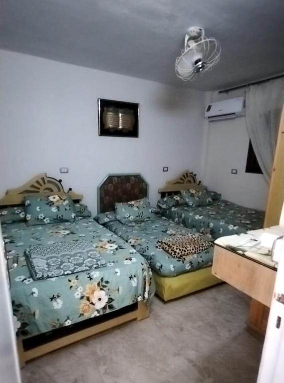 Postel nebo postele na pokoji v ubytování فيلا صف اول بحر بقرية اندلسية بمرسى مطروح