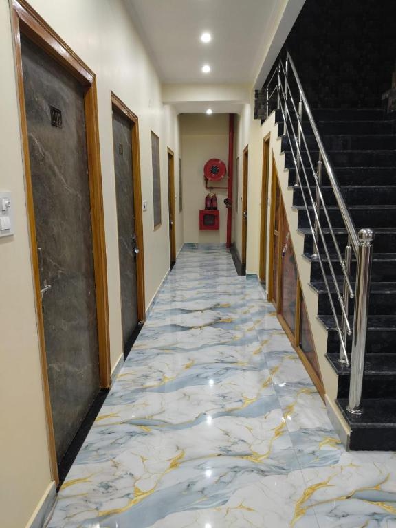 Fotografie z fotogalerie ubytování Hotel Dev Inn Ayodhya v destinaci Ayodhya