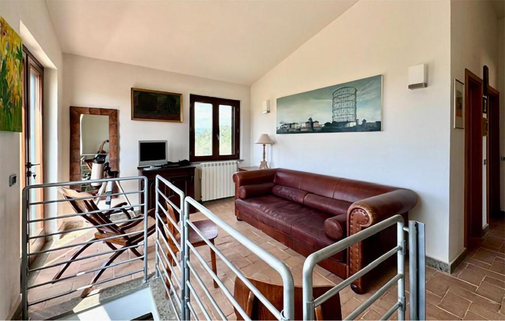 Televízia a/alebo spoločenská miestnosť v ubytovaní Beautiful Home In Montalto Di Castro