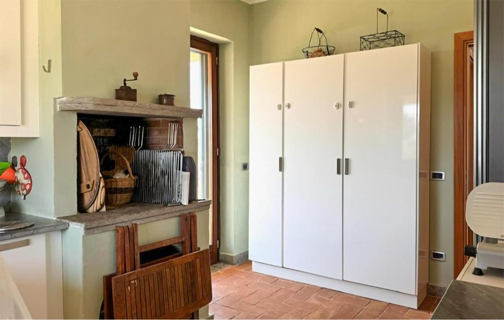 Kuchyňa alebo kuchynka v ubytovaní Beautiful Home In Montalto Di Castro