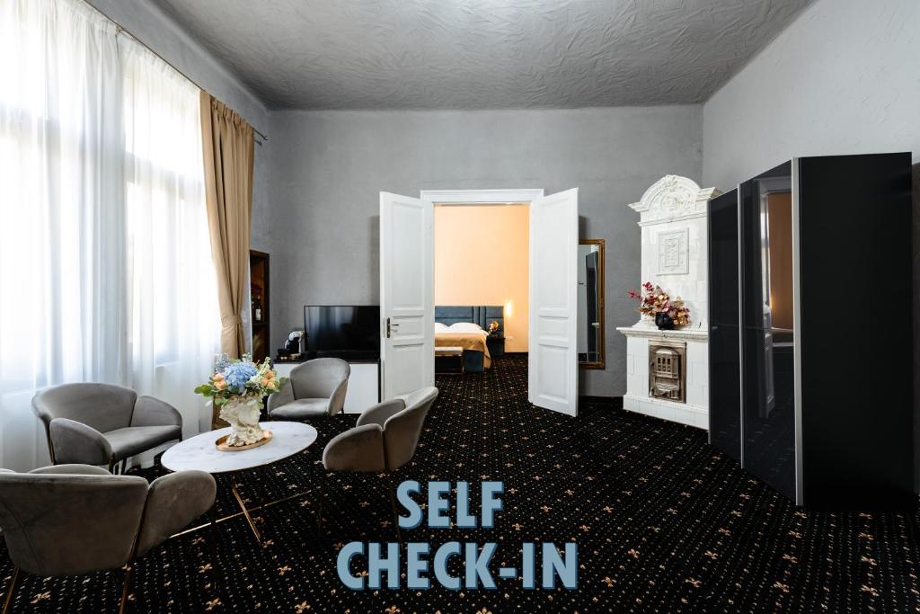 TV a/nebo společenská místnost v ubytování Palace Bulevard Inn