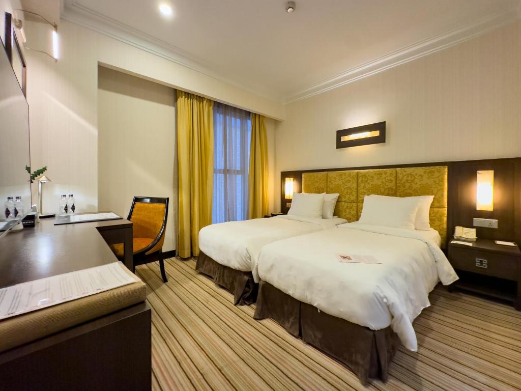 Postel nebo postele na pokoji v ubytování Silk Path Hotel Hanoi
