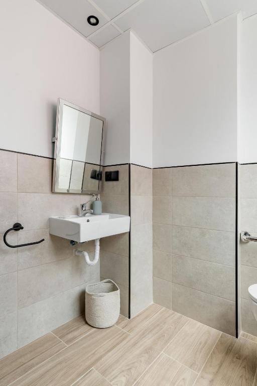 Arturo Soria Stays by Charming - Resim 28