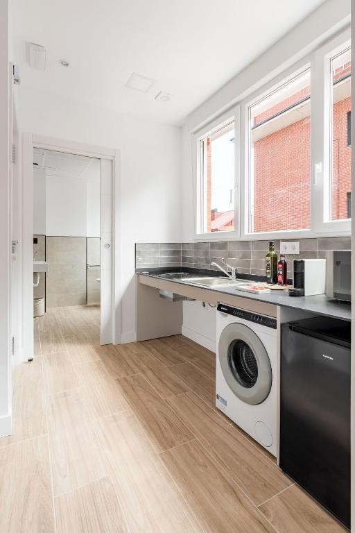 Arturo Soria Stays by Charming - Resim 24