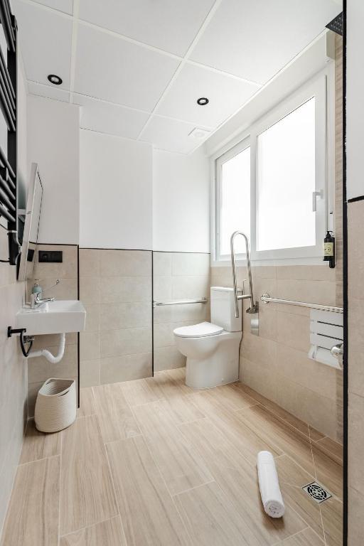 Arturo Soria Stays by Charming - Resim 22