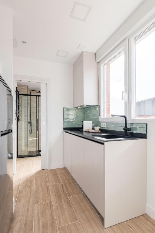 Arturo Soria Stays by Charming - Resim 31