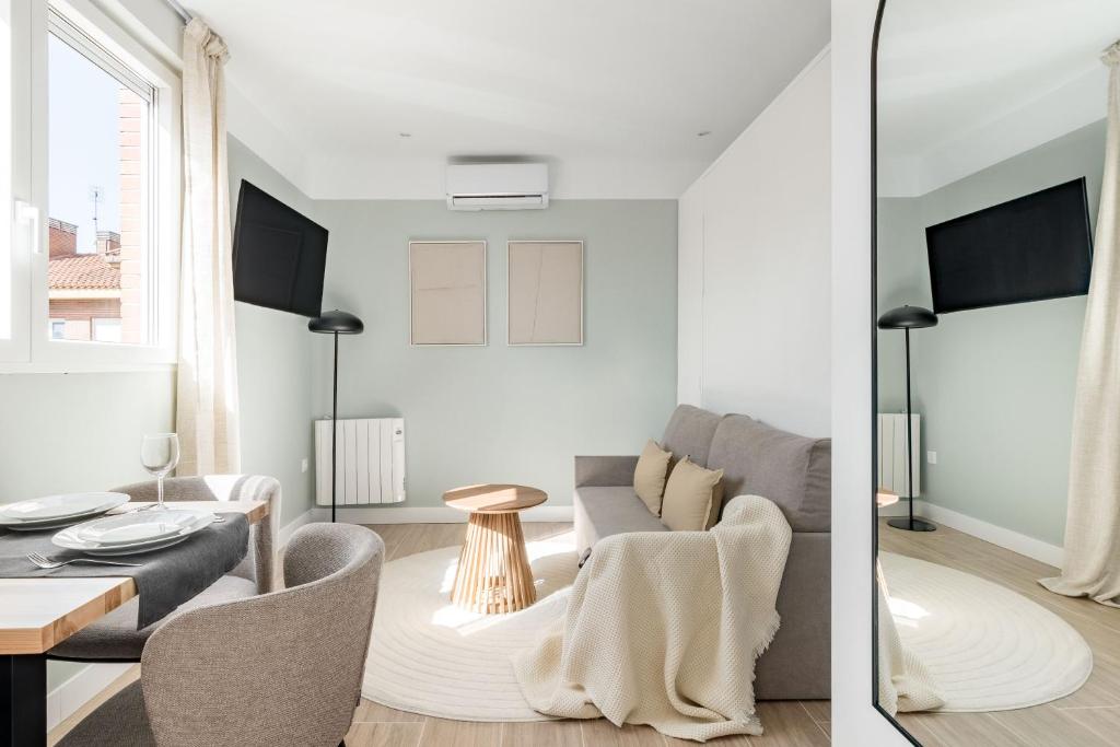 Arturo Soria Stays by Charming - Resim 10