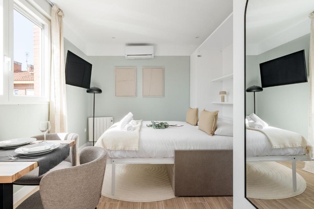 Arturo Soria Stays by Charming - Resim 30