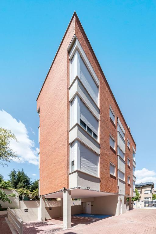 Arturo Soria Stays by Charming - Resim 34