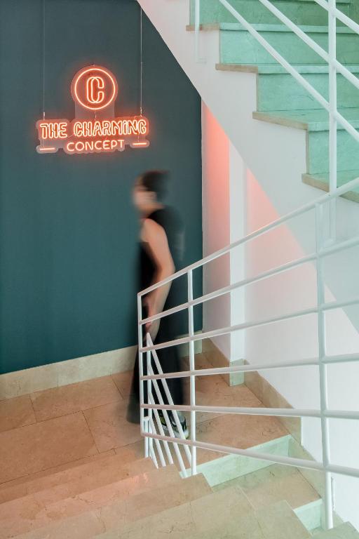 Arturo Soria Stays by Charming - Resim 35