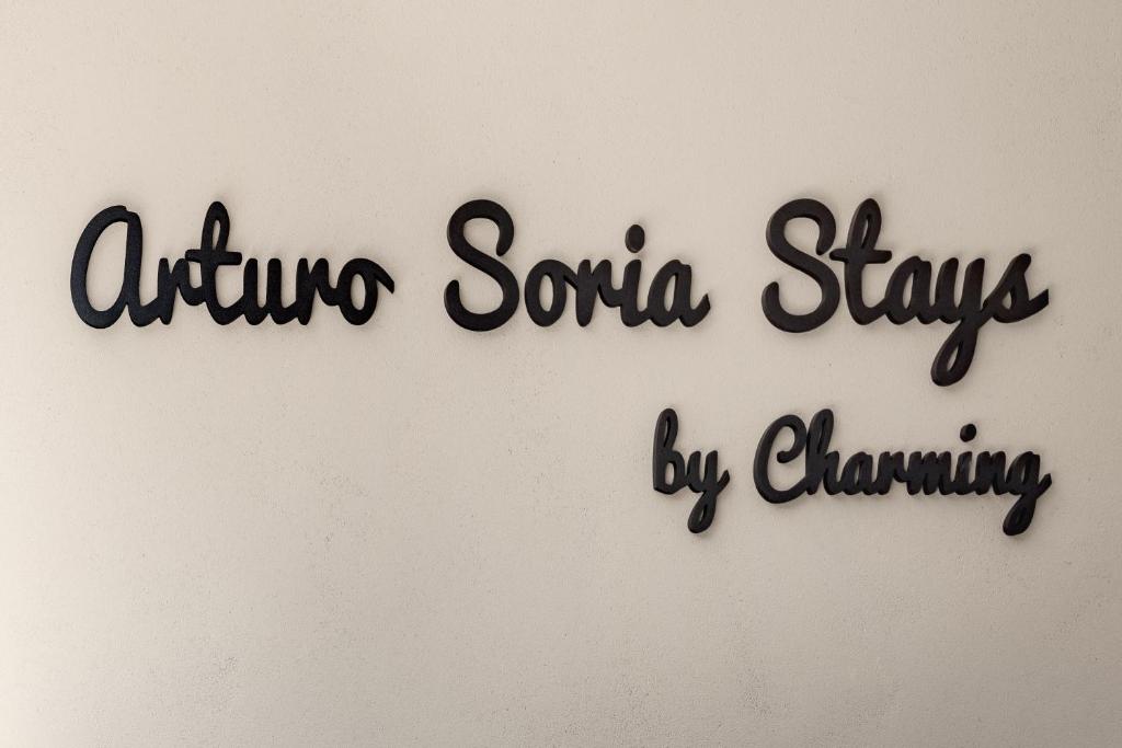 Arturo Soria Stays by Charming - Resim 36