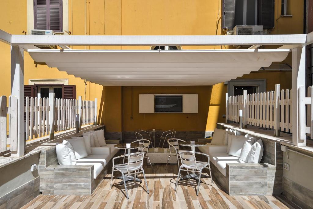 A balcony or terrace at Vatican's Roof