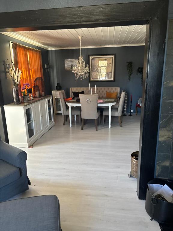 Gallery image of Stort hus med 3 soverom og fin utsikt og fin ute plass in Sokndal