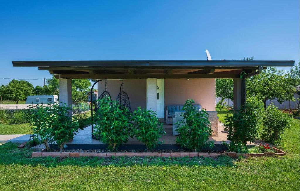 2 Bedroom Nice Home In Pula