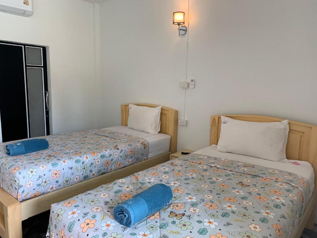 Postel nebo postele na pokoji v ubytování Baan Suan Nam Resort