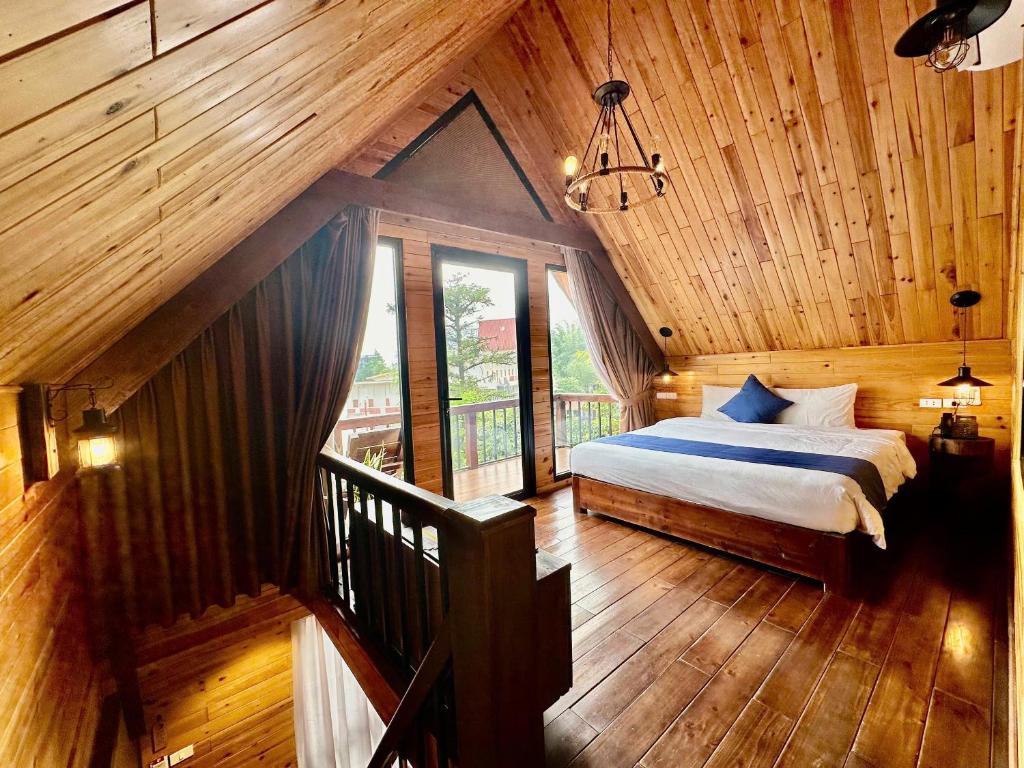 Giường trong phòng chung tại Sapa Pine Hill Eco Lodge