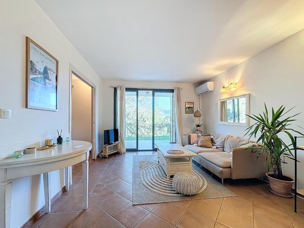 Posezení v ubytování Superbe appartement dans golf 4 étoiles