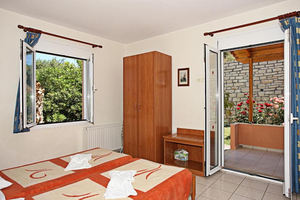 Postel nebo postele na pokoji v ubytování Elena-Pelagia Villas
