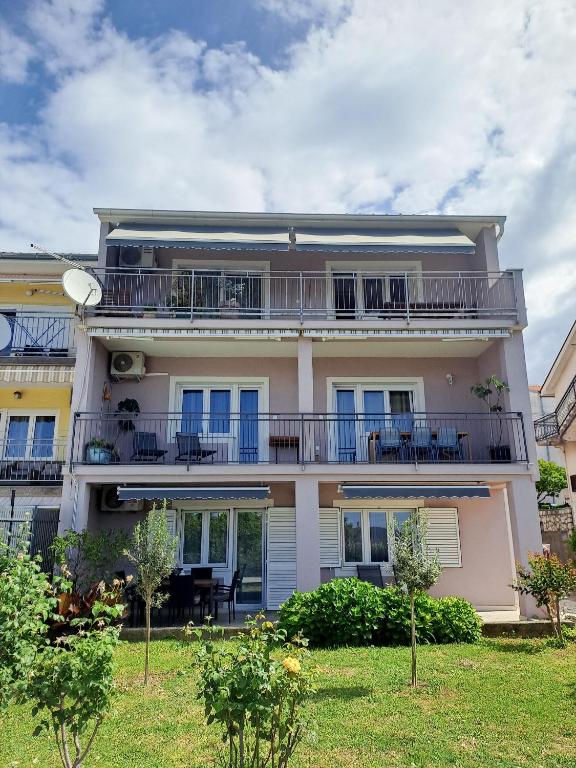 Budova, kde se apartmán nachází