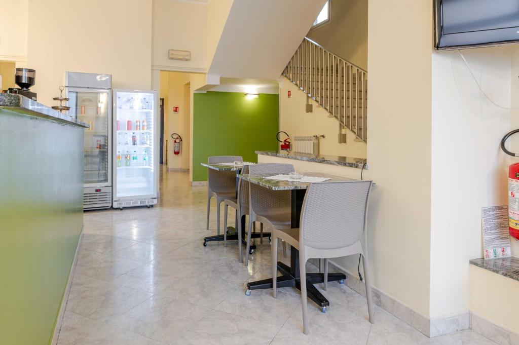 Hotel POSTA - Comfortable Stay in Ventimiglia - Tweepersoonskamer Met Balkon
