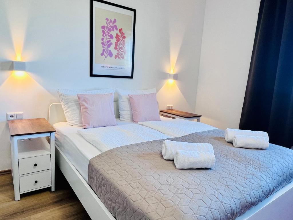 a bedroom with a bed with two pillows on it at Apartment Duisburg Hbf Zentrum Business Messe Düsseldorf in Duisburg