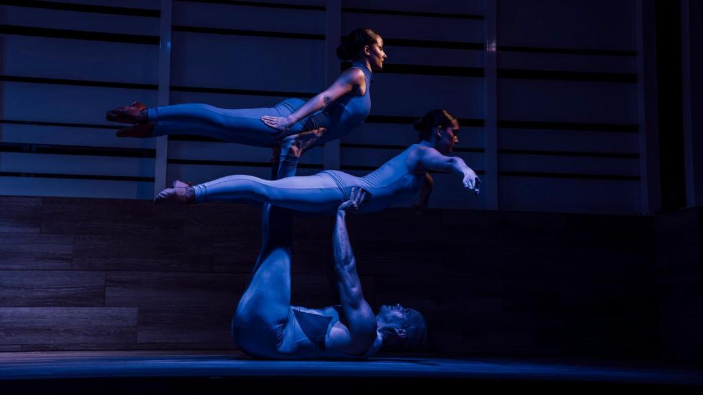 two ballet dancers are performing on the stage at Labranda Marieta & Spa - Adults Only in Playa del Ingles