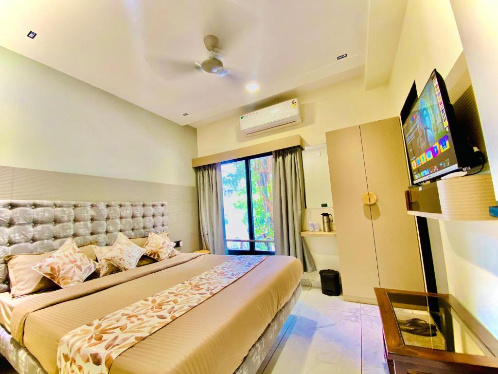 TV a/nebo společenská místnost v ubytování Hotel RV Residency