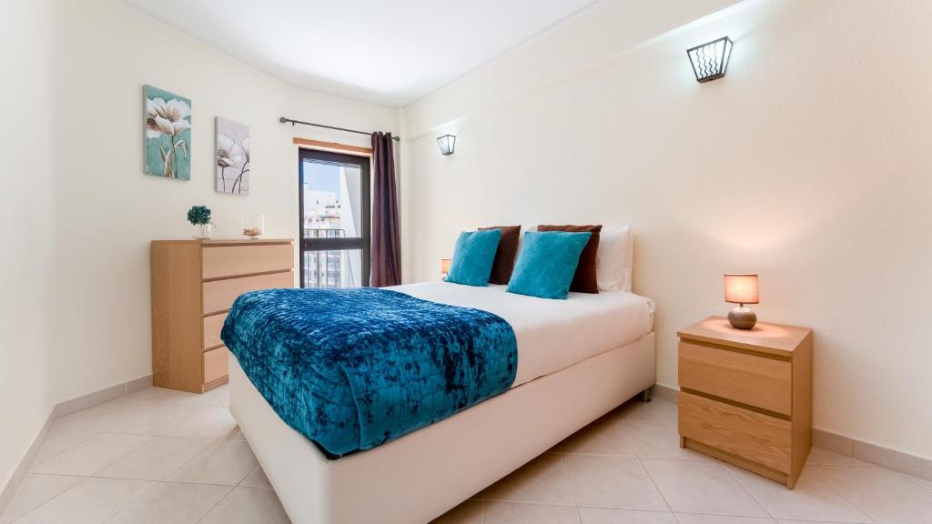 Bright 1BDR Apartment with Sea View by LovelyStay