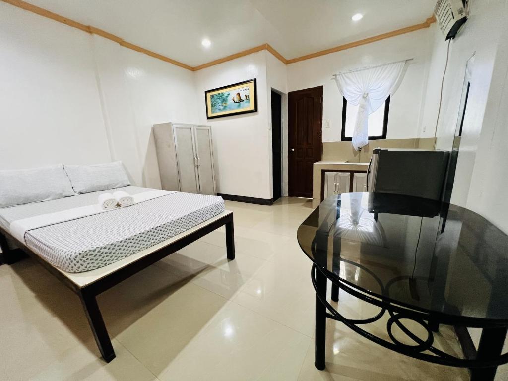 Postel nebo postele na pokoji v ubytování DRB Siargao Apartments