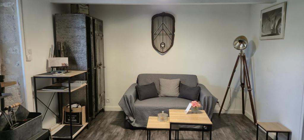 Χώρος καθιστικού στο Au Clair de Vianne -Vue panoramique-chambres indépendantes- Chambre Romance avec jardin et jacuzzi privatifs-calme