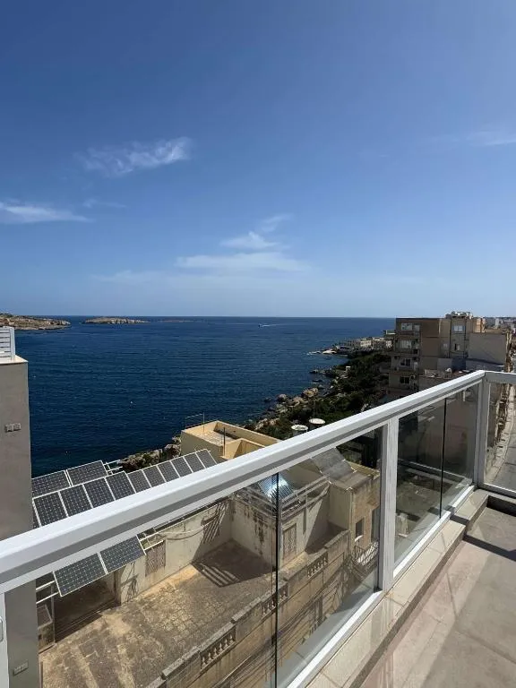 Bright 3BR Penthouse with Amazing Views - by HostMT