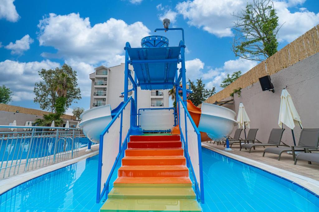 Bazén v ubytování Q Ella Beach Hotel nebo v jeho okolí