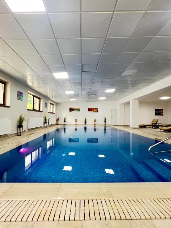 Bazén v ubytování Hotel Class nebo v jeho okolí