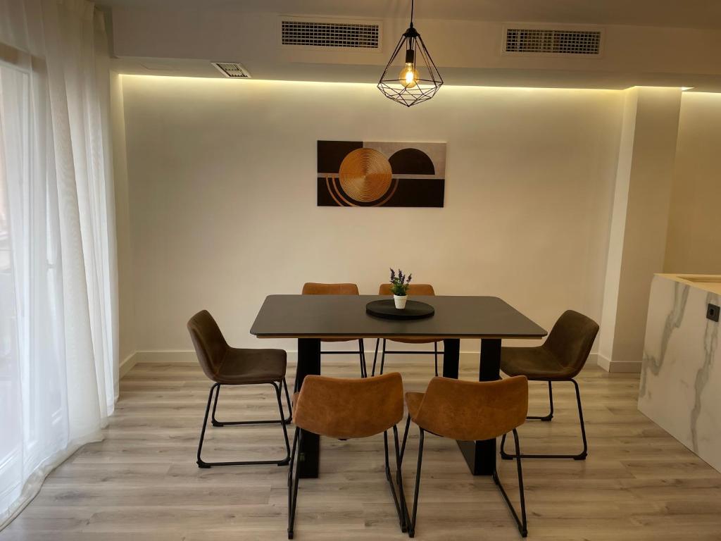 a dining room with a black table and chairs at Alicante City Suite 2 in Alicante