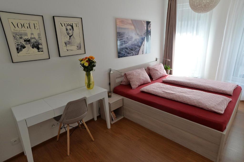 Postel nebo postele na pokoji v ubytování Romantika na jezeře