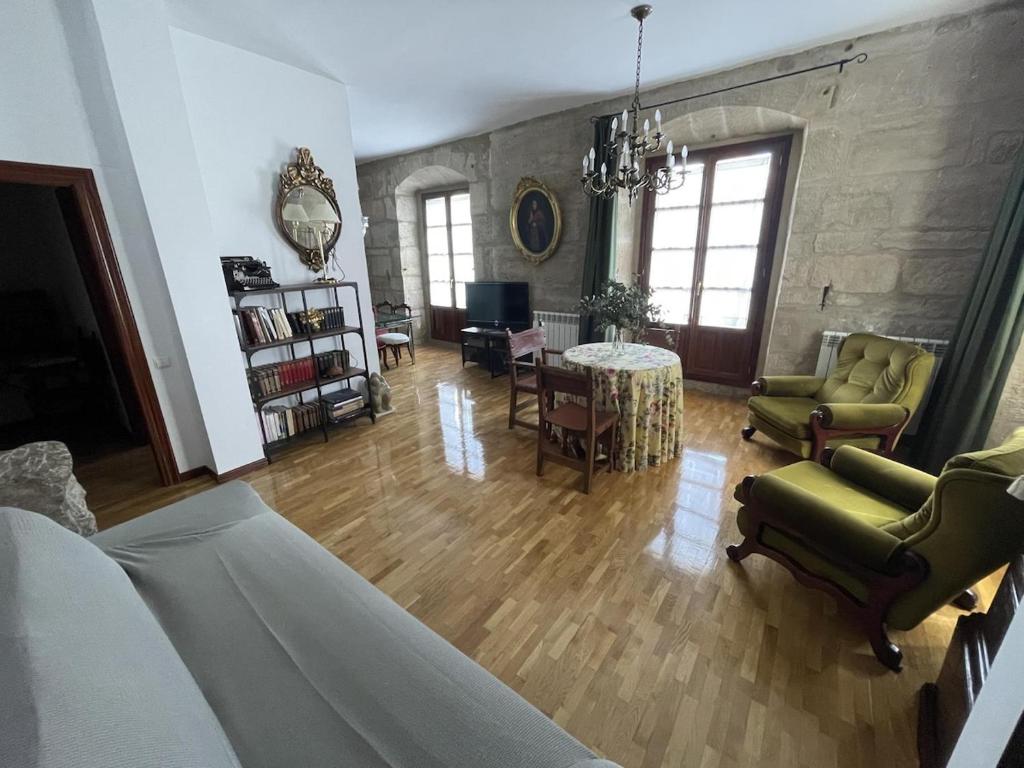 Ruang duduk di Apartamento Casa de los Arcos by Clabao